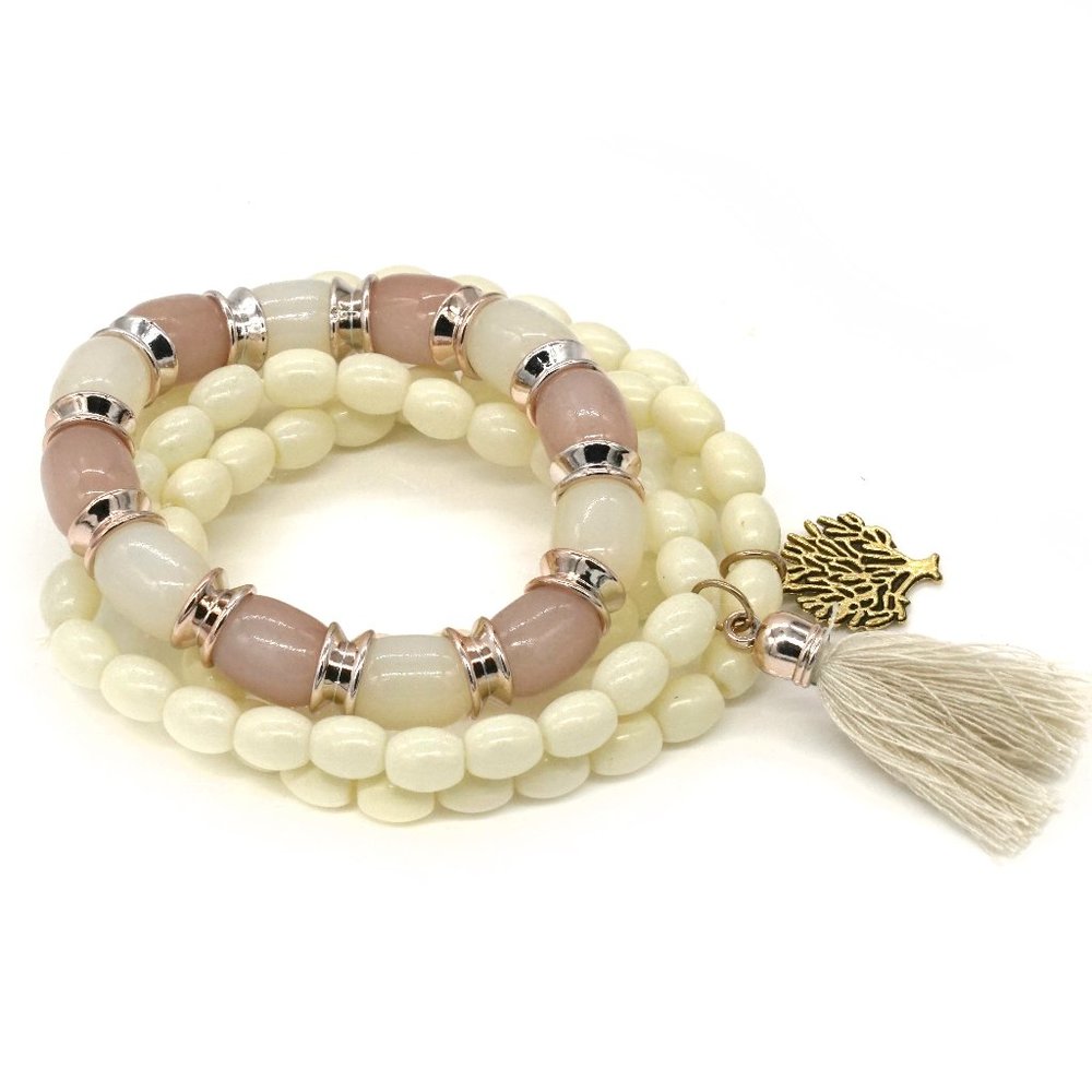 Bracelet with 4 strands in earth tones and a charm. OS